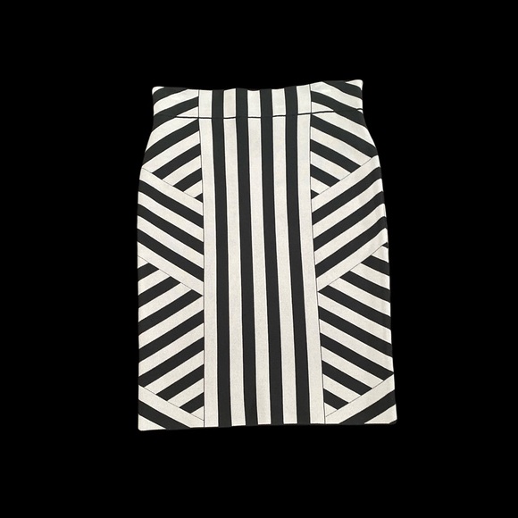 Grey& Black Striped BCBG ‘Scarlet’ Body-con mini skirt/Sz Small/NWOT - Picture 3 of 6